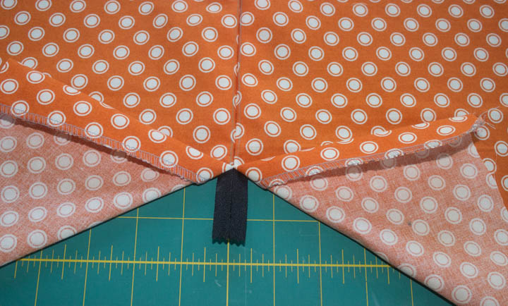 Invisible zipper tutorial by Sew Maris